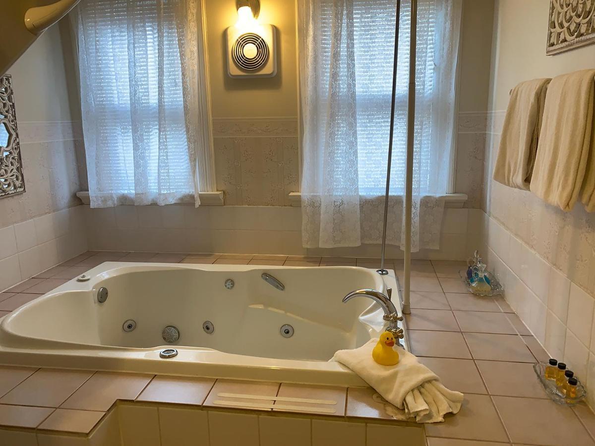 Haterleigh Heritage Inn Victoria Esterno foto