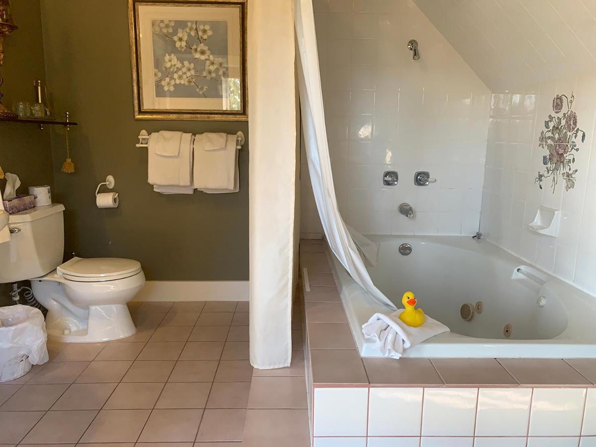 Haterleigh Heritage Inn Victoria Esterno foto